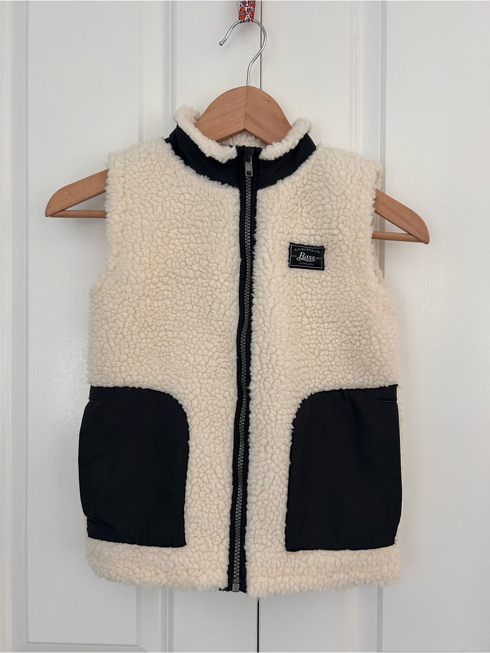 Bass kids size 6 cream Sherpa fleece vest black trim outdoors adventure winter